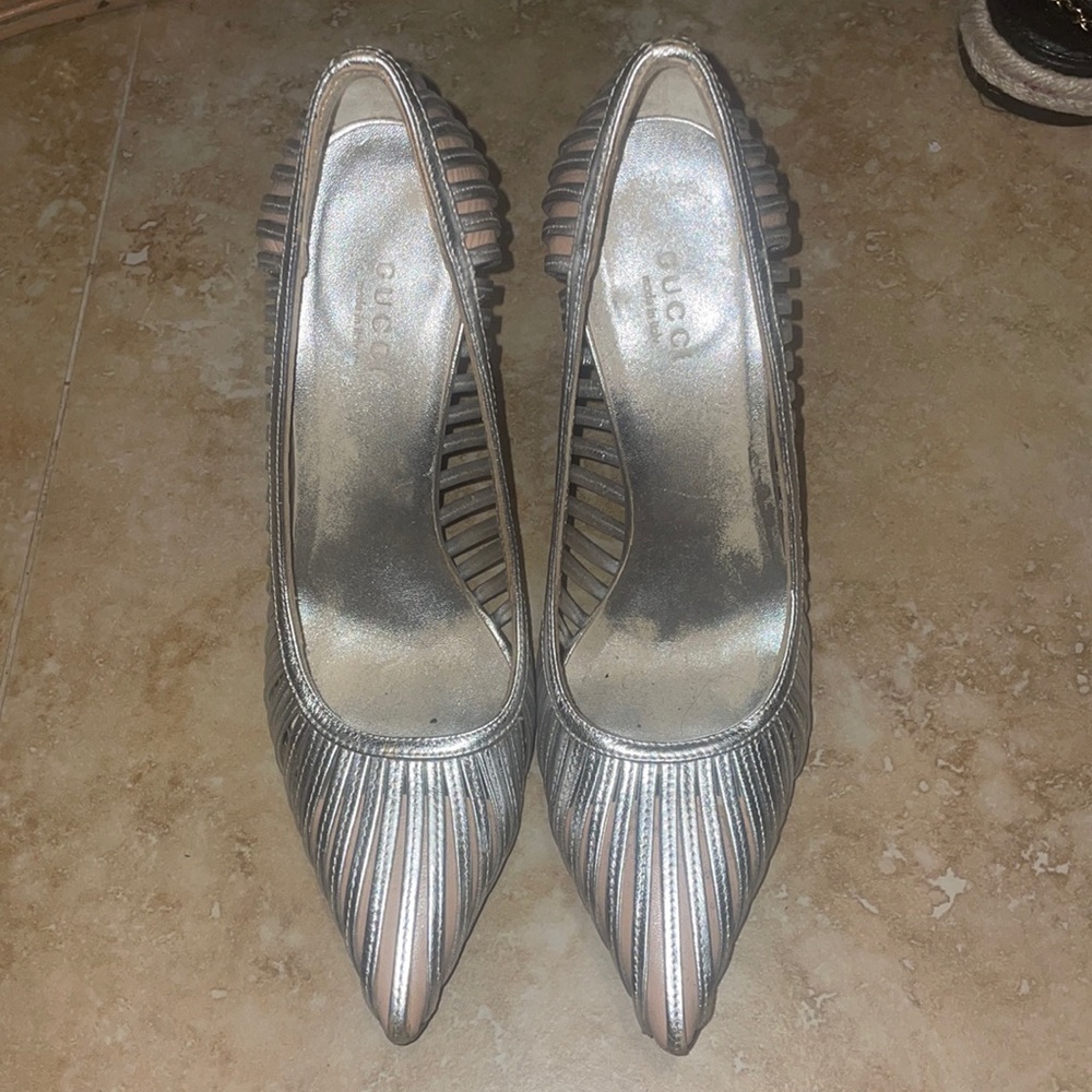 Gucci pointy hills silver size 7🔥